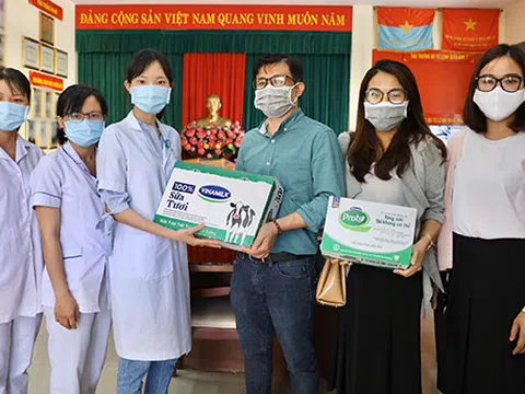 Vinamilk đồng hành tiếp sức cho đội ngũ cán bộ y tế tuyến đầu chống dịch Covid -19