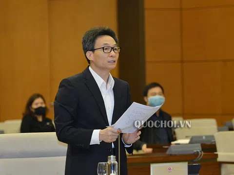 Phó Thủ tướng Vũ Đức Đam báo cáo UBTVQH về tình hình phòng chống dịch COVID-19