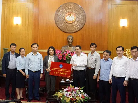 Bảo hiểm xã hội Việt Nam: Trao 2 tỷ đồng ủng hộ “Quỹ phòng chống dịch Covid-19”