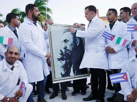 Cuba cử đoàn bác sĩ đến Italy giúp chống dịch