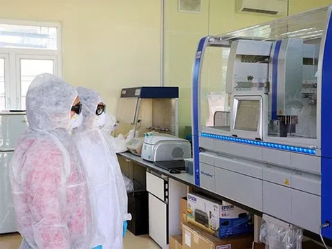 Hàng loạt địa phương “đàm phán” giảm giá máy xét nghiệm Covid-19