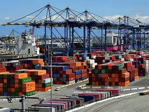 Chính quyền Trump tạm dừng một số mức thuế trong 90 ngày để ứng phó Covid-19