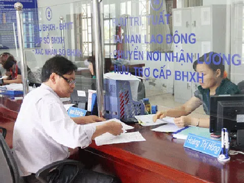 Sắp tới, điều kiện hưởng lương hưu của người đóng đồng thời BHXH bắt buộc và tự nguyện có gì mới?