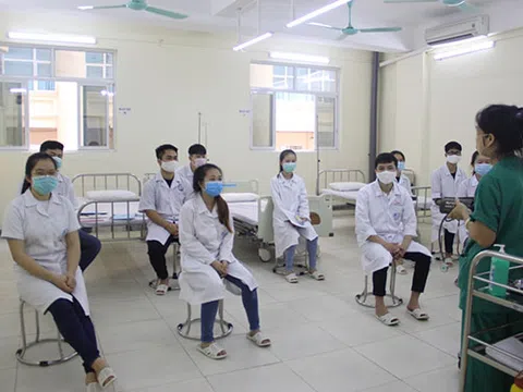 Sinh viên Trường ĐH Kinh doanh và Công nghệ Hà Nội quay trở lại học tập sau thời gian nghỉ phòng chống dịch Covid-19