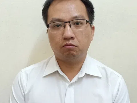 Bắt giam cán bộ Tổng cục Hải quan tiếp tay cho buôn lậu