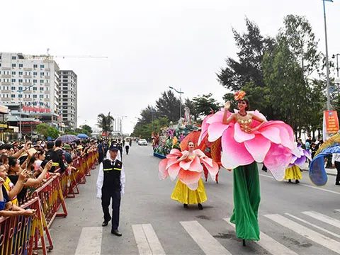 Carnival đường phố mở màn ấn tượng cho Lễ hội Du lịch biển Sầm Sơn 2020