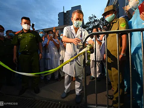 Bệnh viện E dỡ phong tỏa