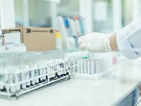 Bệnh nhân 87 tuổi ở Bệnh viện E âm tính với SARS-CoV-2 khi xét nghiệm lại: Chuyên gia lý giải vì sao xét nghiệm  lúc dương,  lúc âm tính?