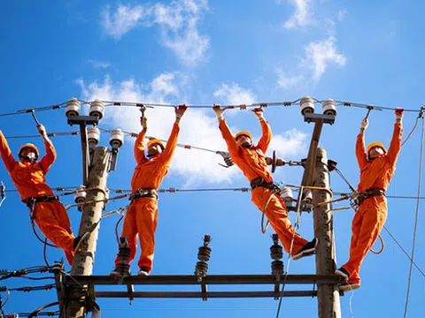 Dân than phiền giá điện: EVN đang kinh doanh thế nào?