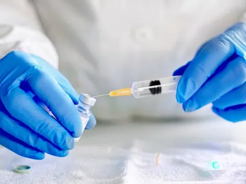 Mỹ chi hơn 2 tỉ USD đặt mua 100 triệu liều vaccine Covid-19