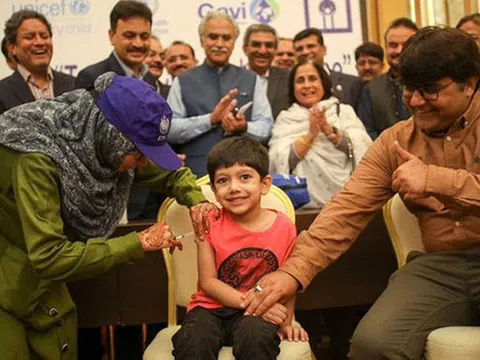 Bill Gates chi 150 triệu USD để hạ giá vắc-xin COVID-19 cho các nước nghèo: Chỉ còn 3 đô một liều rẻ gấp 10 lần so với nước giàu