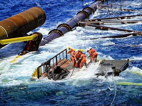 Ngành Dầu khí trước sóng gió của “khủng hoảng kép”