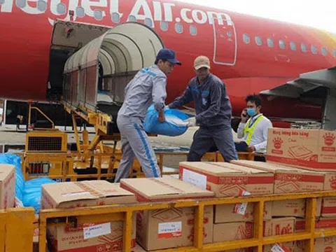 Bay cùng Vietjet - chung tay ủng hộ 10.000 đồng/ vé cho đồng bào miền Trung