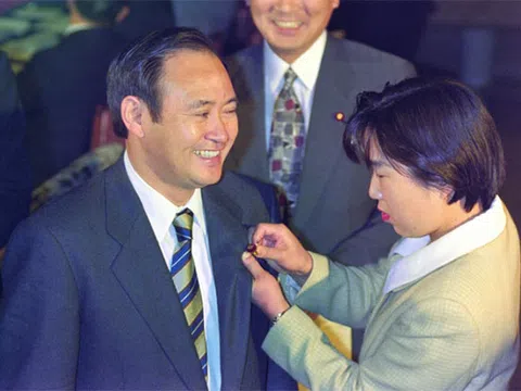Câu chuyện về Thủ tướng Nhật Suga Yoshihide và những nỗ lực bền bỉ: "Bất kể đông khắc nghiệt thế nào, xuân sẽ đến và tuyết sẽ tan"