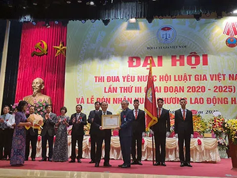 Hội Luật gia Việt Nam vinh dự đón nhận Huân chương Lao động hạng Nhì của Chủ tịch Nước trao tặng
