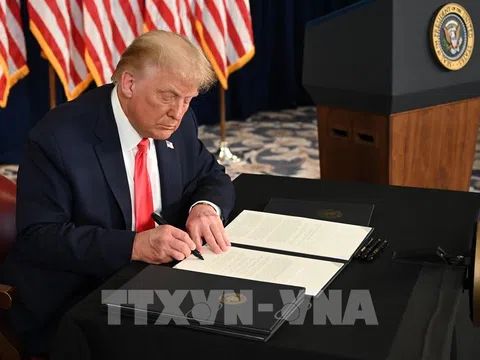 Tổng thống Trump ký sắc lệnh hạn chế đầu tư vào Trung Quốc
