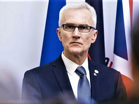 Vaccine là vàng lỏng năm 2021