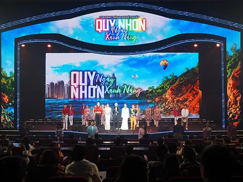 Quy Nhơn bừng sức sống mạnh mẽ qua đêm nhạc " Quy Nhơn ngày xanh nắng"