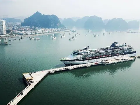 "Độc - lạ" như Cảng tàu khách hàng đầu châu Á bên vịnh Hạ Long