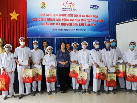 Phó chủ tịch Nước đến thăm người lao động tại nhà máy sữa 4.0 của Vinamilk trước thềm tết Tân Sửu