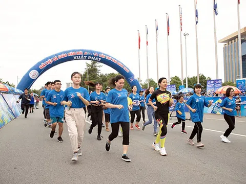 Number 1 Active và 8000 người tham gia Giải việt dã Chào năm mới 2021