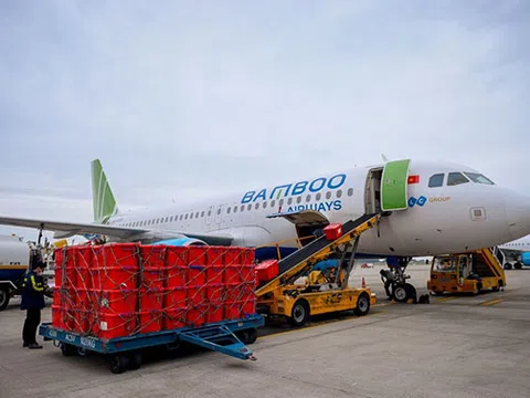 Bamboo Airways tài trợ vận chuyển cho y bác sĩ, thiết bị y tế đến chi viện Hải Dương