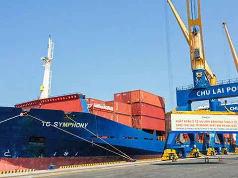 THACO xuất khẩu hơn 200 ô tô và linh kiện phụ tùng trong ngày ra quân đầu năm Tân Sửu