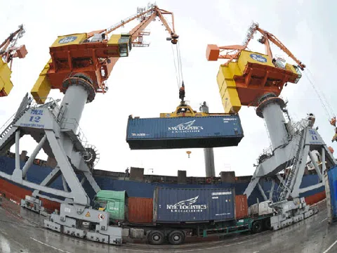 Người dân và doanh nghiệp ở trung tâm quá trình phát triển