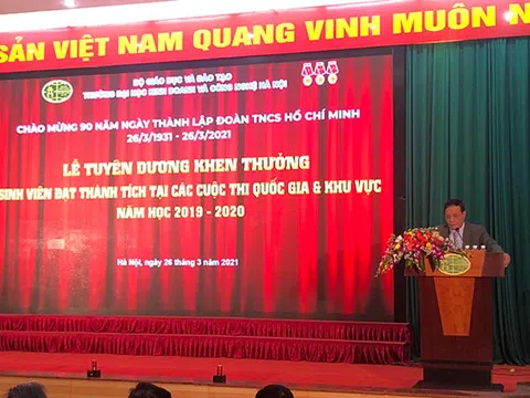 Lễ tuyên dương khen thưởng sinh viên đạt thành tích tại các cuộc thi quốc gia và khu vực năm học 2019 – 2020.