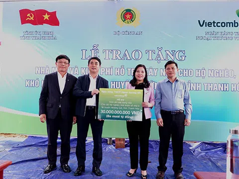 Vietcombank dành 30 tỷ đồng hỗ trợ kinh phí xây nhà cho hộ nghèo, khó khăn về nhà ở tại huyện Mường Lát, tỉnh Thanh Hóa