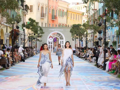 Vẫn là câu chuyện sàn catwalk độc đáo giữa thiên nhiên, nhưng Fashion Voyage #3 đã khiến Nam Phú Quốc bừng sáng như một “kinh đô thời trang”