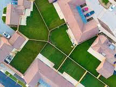 Điều dị thường trong cơn sốt đất đang diễn ra trên khắp thế giới