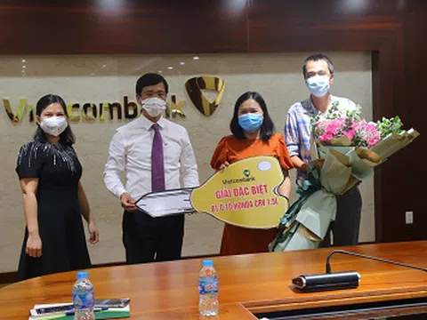 Vietcombank Kỳ Đồng trao thưởng chương trình khuyến mại “Quà tưng bừng – Mừng sinh nhật lớn”