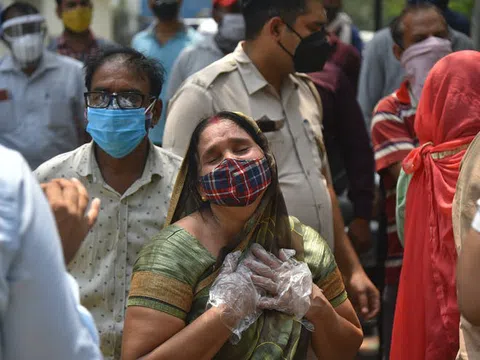 Vì sao Covid-19 hoành hành ở Ấn Độ lại là "ác mộng" cho cả thế giới?