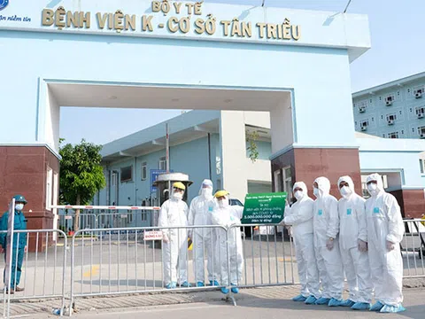 Vietcombank trao tặng 5 tỷ đồng và 10.000 suất ăn hỗ trợ Bệnh viện K cơ sở Tân Triều phòng chống dịch COVID-19