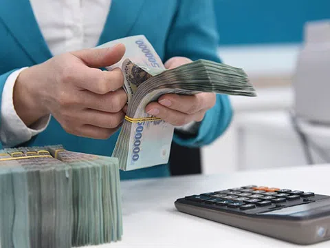 Lãi suất tiết kiệm tăng cao, ngân hàng nào "chơi lớn"?