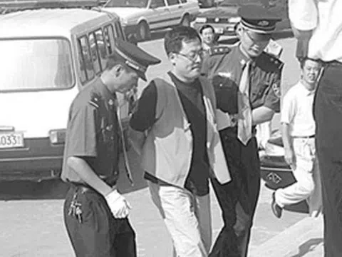 Tỷ phú đầu tiên trên thế giới bị tiêm thuốc độc, xin nộp gần 2 ngàn tỷ không thoát tội