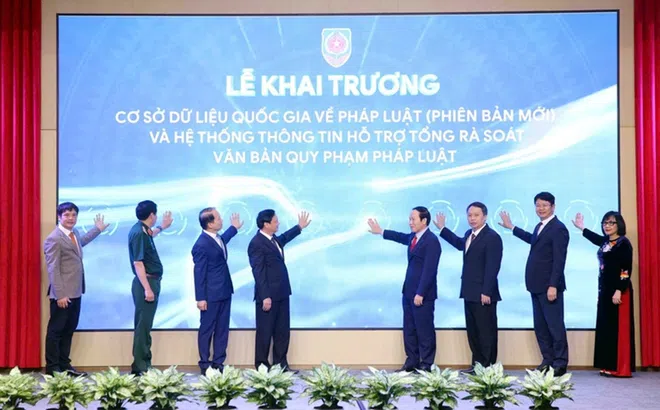 Phó Thủ tướng Lê Tiến Châu bấm nút Khai trương Cơ sở dữ liệu quốc gia về pháp luật (phiên bản mới)